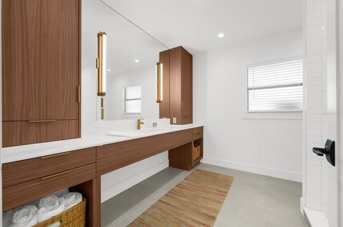 Image No.41-4 Bed Property for sale