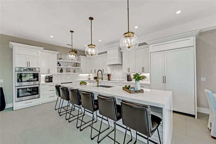 Image No.11-6 Bed Property for sale