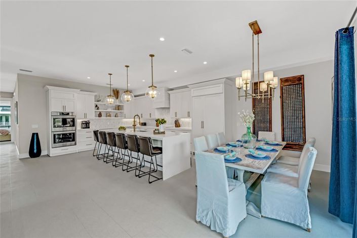 Image No.12-6 Bed Property for sale