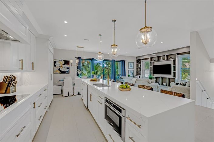 Image No.15-6 Bed Property for sale