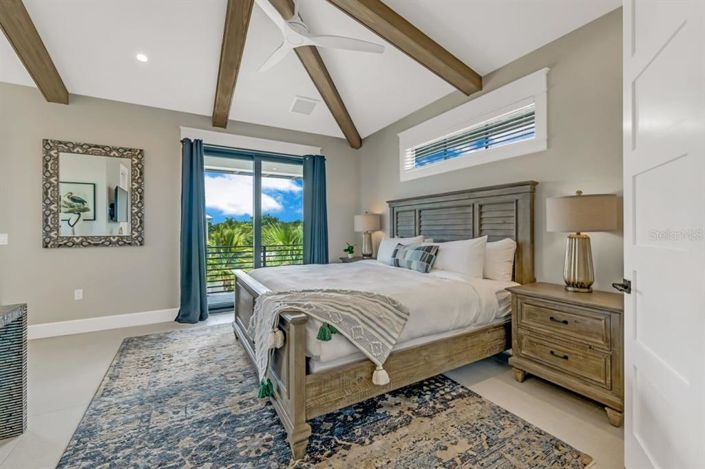 Image No.18-6 Bed Property for sale