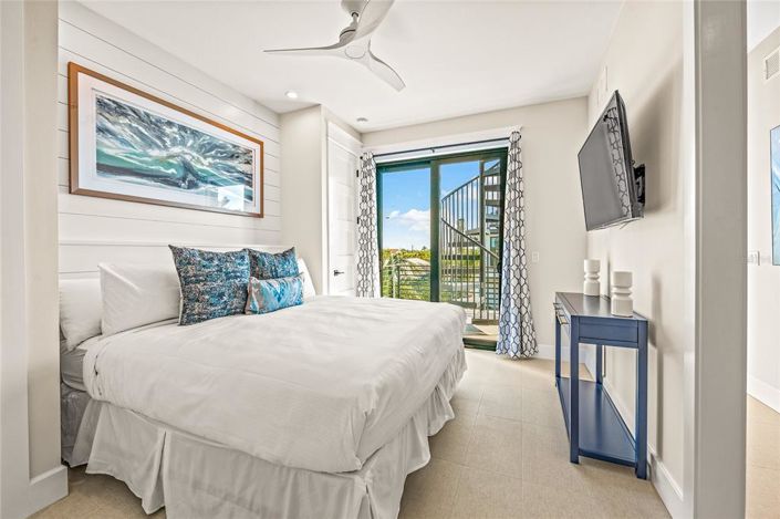 Image No.22-6 Bed Property for sale