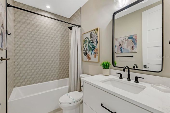 Image No.23-6 Bed Property for sale