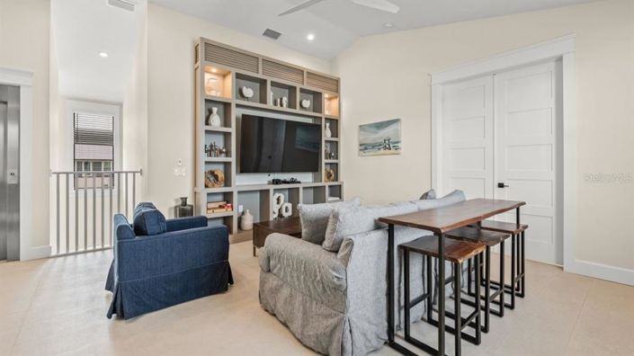 Image No.30-6 Bed Property for sale