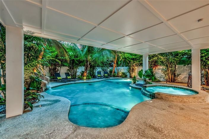 Image No.43-6 Bed Property for sale