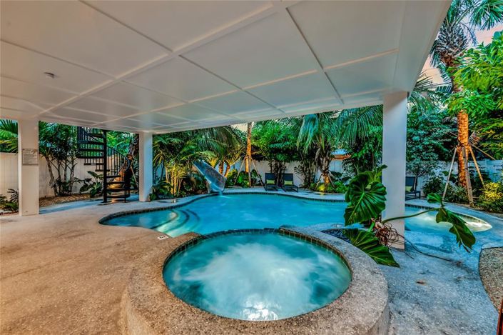 Image No.45-6 Bed Property for sale