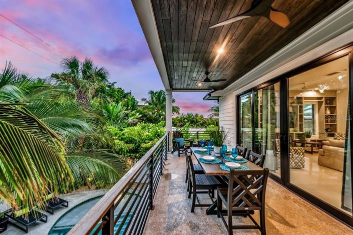 Image No.8-6 Bed Property for sale