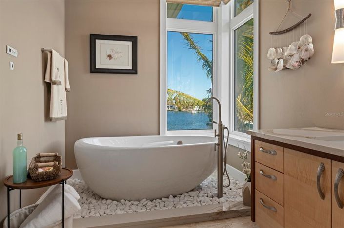 Image No.27-4 Bed Property for sale