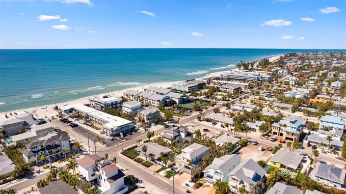 Image No.2-6 Bed Property for sale