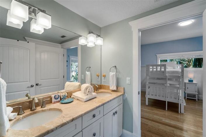 Image No.24-6 Bed Property for sale