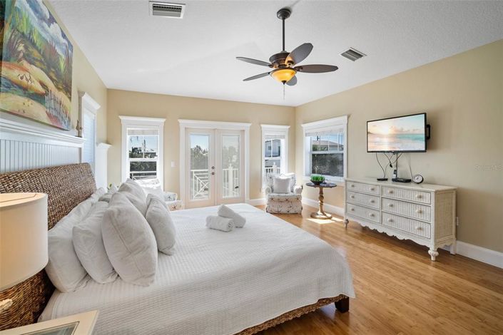 Image No.37-6 Bed Property for sale