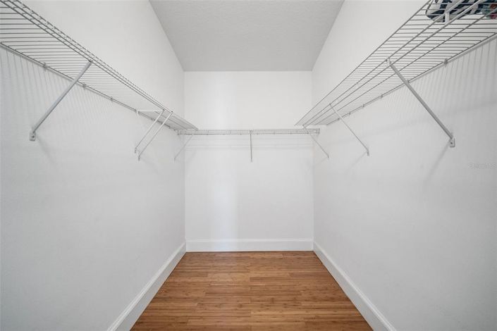 Image No.40-6 Bed Property for sale