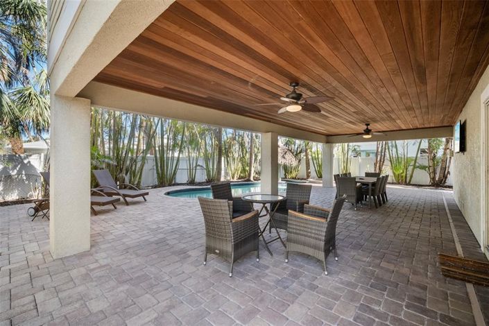 Image No.43-6 Bed Property for sale