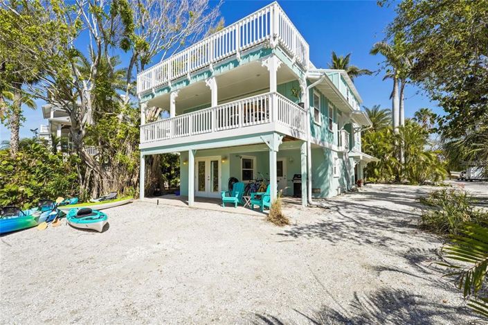 Image No.10-3 Bed Property for sale