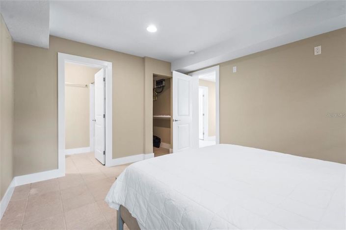 Image No.40-3 Bed Property for sale