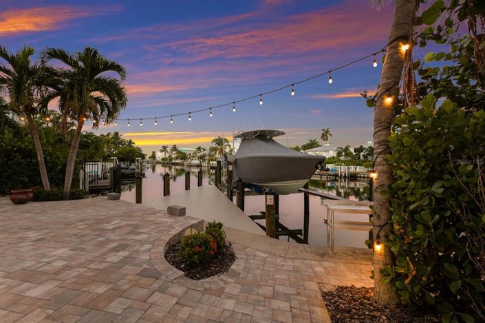 Image No.12-5 Bed Property for sale