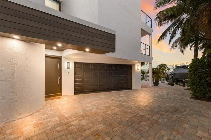 Image No.16-5 Bed Property for sale