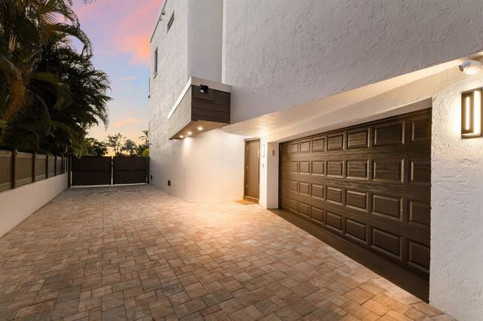 Image No.17-5 Bed Property for sale