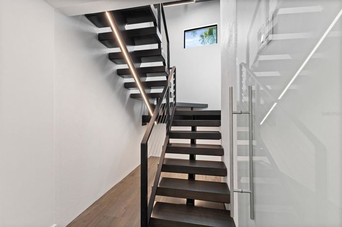 Image No.27-5 Bed Property for sale