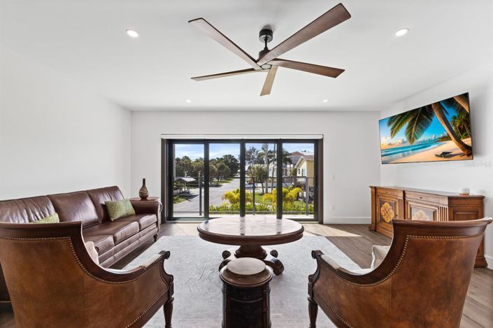 Image No.28-5 Bed Property for sale