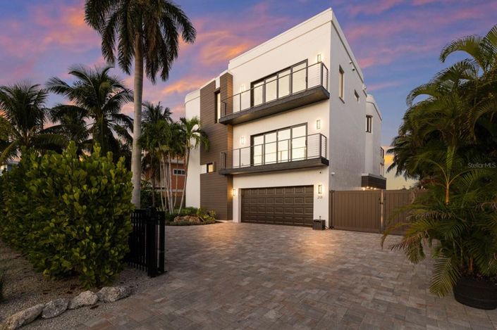 Image No.3-5 Bed Property for sale