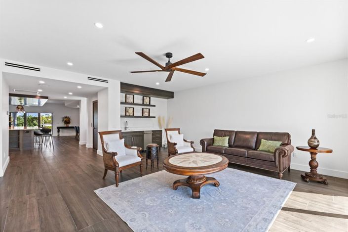 Image No.30-5 Bed Property for sale