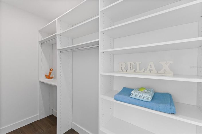 Image No.50-5 Bed Property for sale