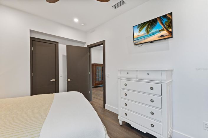 Image No.56-5 Bed Property for sale