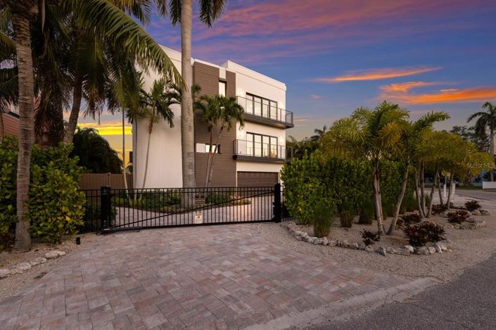 Image No.6-5 Bed Property for sale