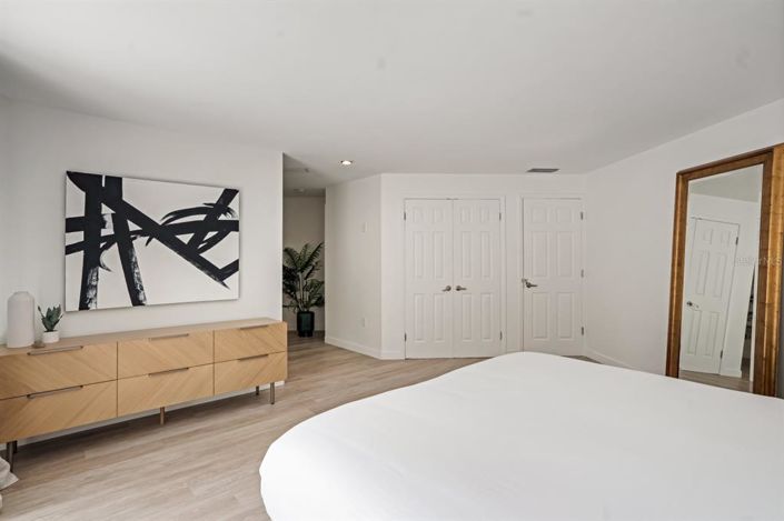 Image No.22-4 Bed Property for sale