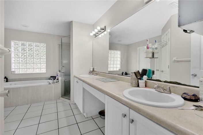 Image No.12-4 Bed Property for sale