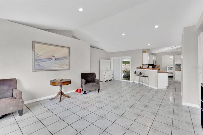 Image No.4-4 Bed Property for sale