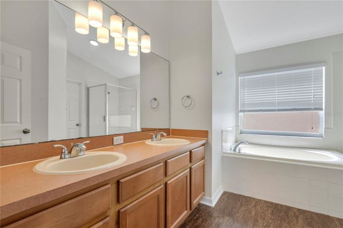 Image No.11-4 Bed Property for sale