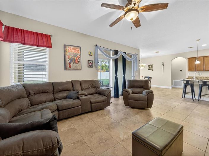 Image No.7-3 Bed Property for sale