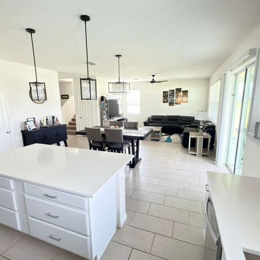 Image No.12-5 Bed Property for sale