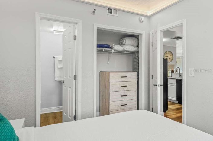 Image No.17-2 Bed Property for sale