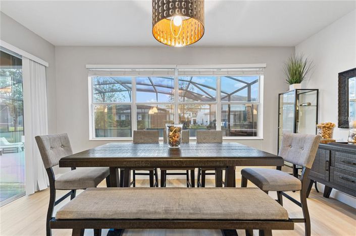 Image No.12-6 Bed Property for sale