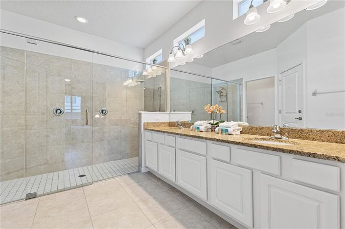 Image No.16-6 Bed Property for sale