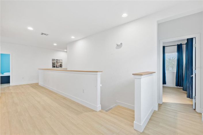 Image No.20-6 Bed Property for sale