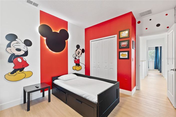 Image No.25-6 Bed Property for sale