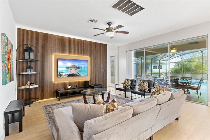 Image No.3-6 Bed Property for sale