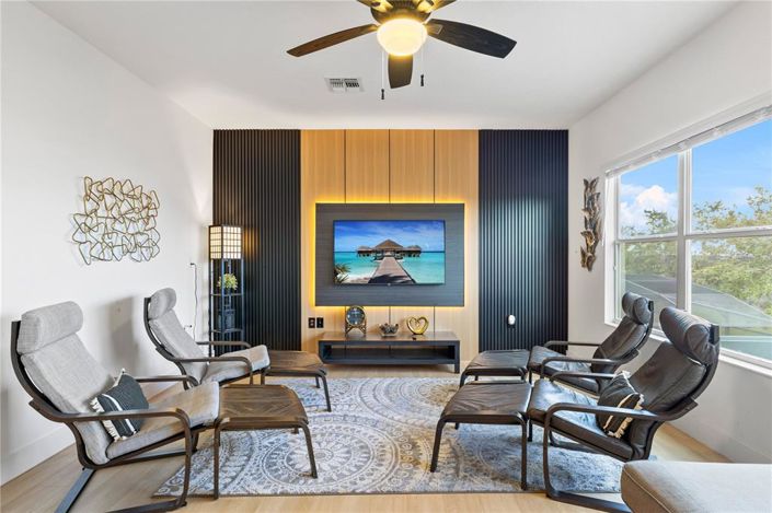 Image No.32-6 Bed Property for sale