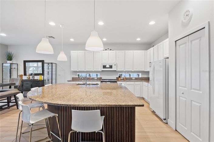 Image No.9-6 Bed Property for sale