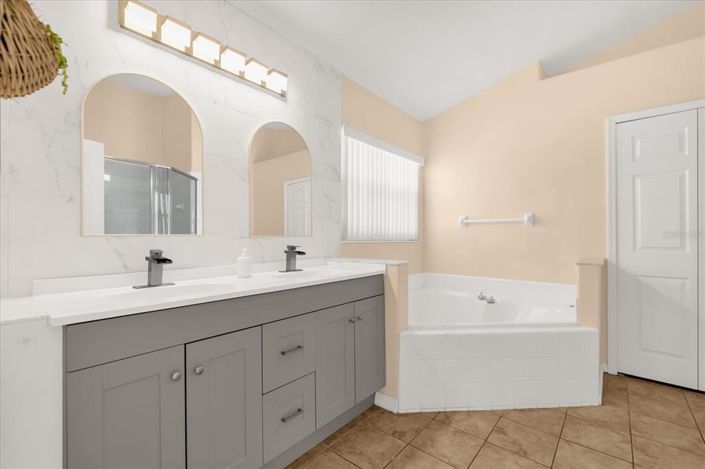 Image No.11-4 Bed Property for sale