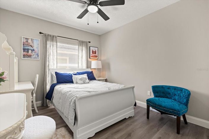 Image No.17-6 Bed Property for sale