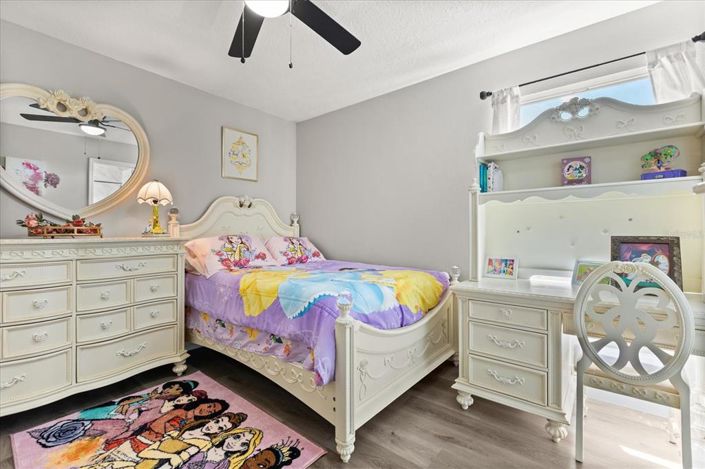 Image No.20-6 Bed Property for sale