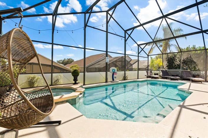 Image No.24-6 Bed Property for sale