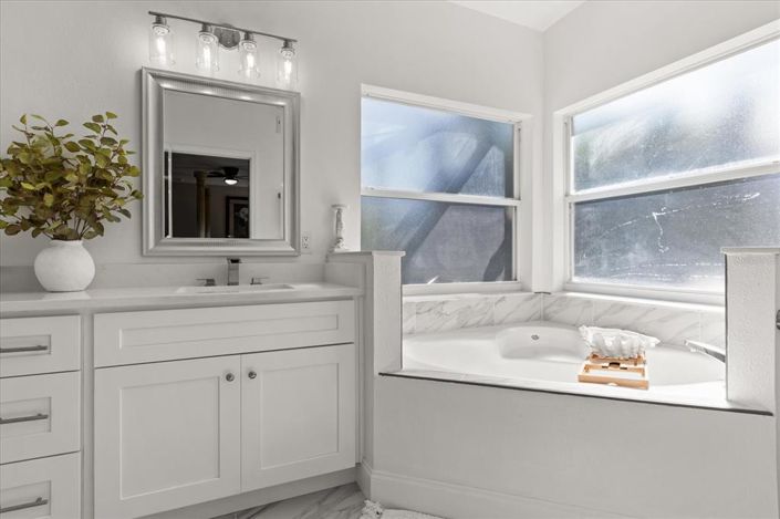 Image No.6-6 Bed Property for sale