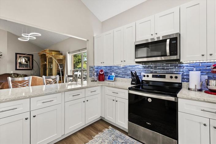 Image No.8-6 Bed Property for sale