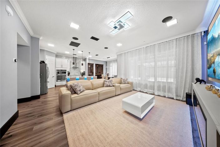 Image No.15-5 Bed Property for sale